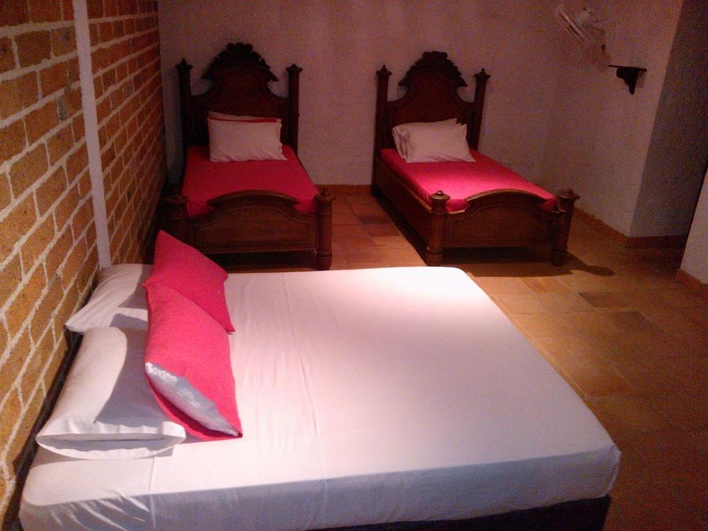 Hotel Santa Barbara Colonial - Santa Fe De Antioquia Zimmer foto
