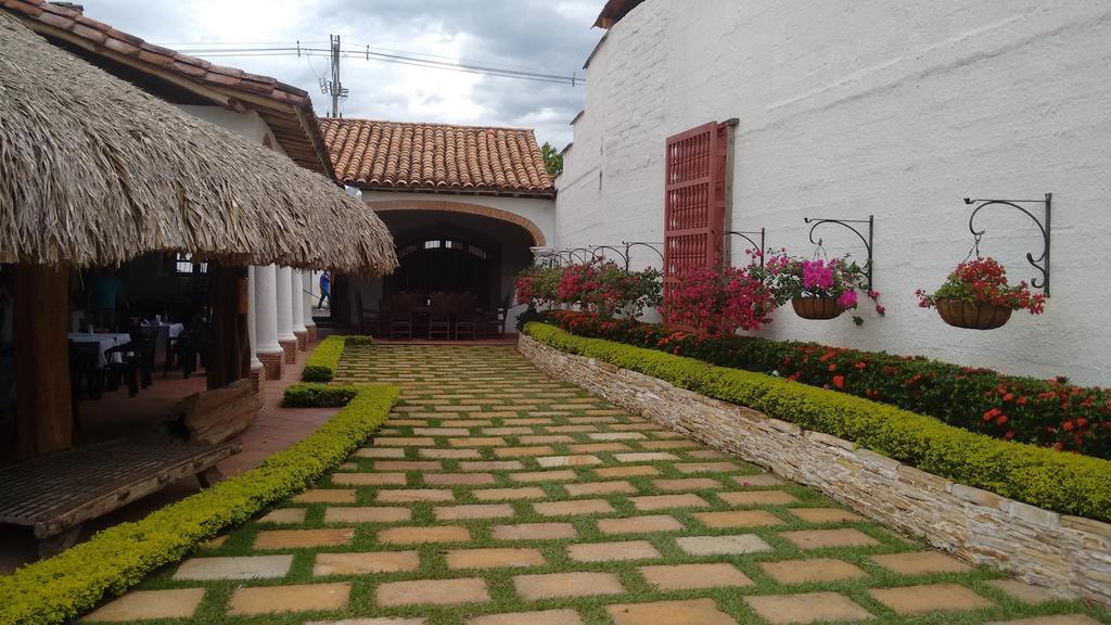 Hotel Santa Barbara Colonial - Santa Fe De Antioquia Zimmer foto